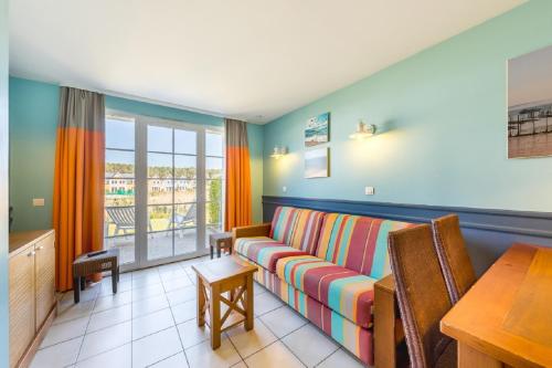 3 twin beds, 1 sofa bed