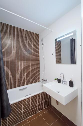Modern Apartment Charvátova - image 2