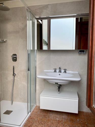 Double or Twin Room image 2