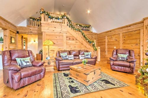 Quaint Creston Hideaway with Mtn Views and Hot Tub! in 威爾克斯伯納