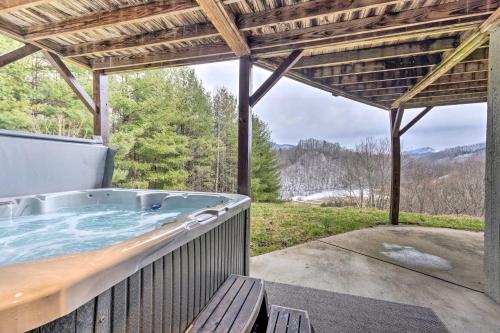 Quaint Creston Hideaway with Mtn Views and Hot Tub! in 威爾克斯伯納