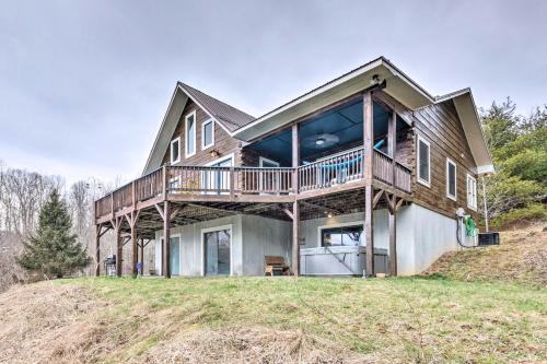Quaint Creston Hideaway with Mtn Views and Hot Tub! in 威爾克斯伯納