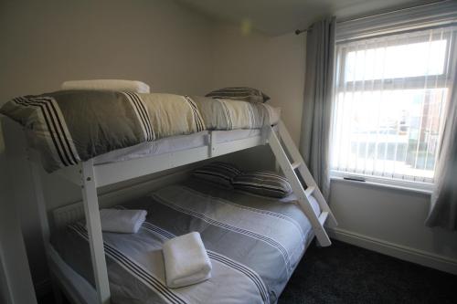 Luxury Tangerine - 100m to Blackpool FC - Newly Refurbished - Great Location
