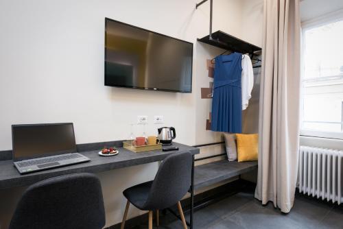 Circle in the Square - image 14