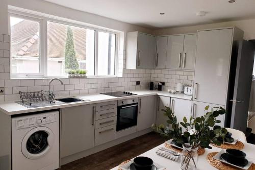 Beautiful Property - Stunning Views Of Swansea Bay
