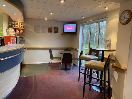 Days Inn Michaelwood M5 - image 2