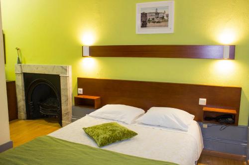 Standard Double Room image 2