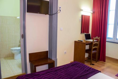 Standard Double Room image 7