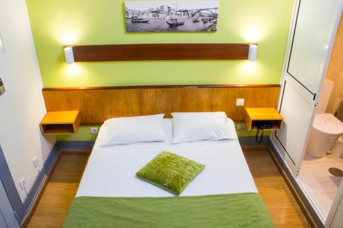 Basic Double Room image 8
