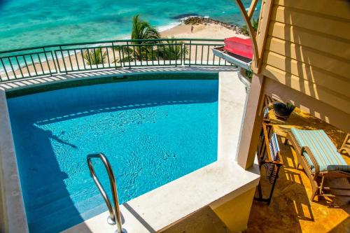 White Sands Beach Condos photo 4