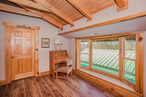 Smoky Bear Lodge with Guest House, Hot Tub, 685 FREE tickets each paid day!!! detail