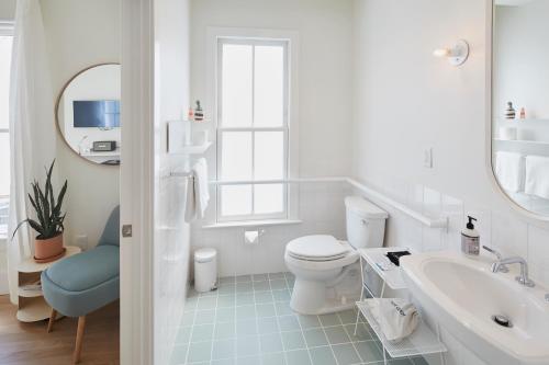 Guest House Raleigh - 화장실