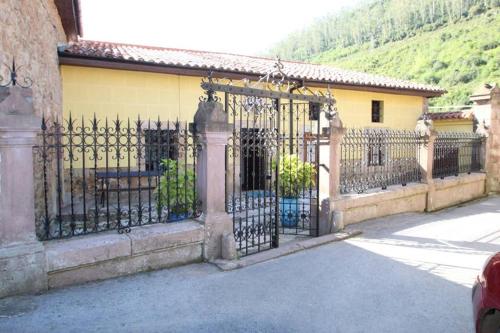  “La Casa del Guarda”, Pension in Treceño