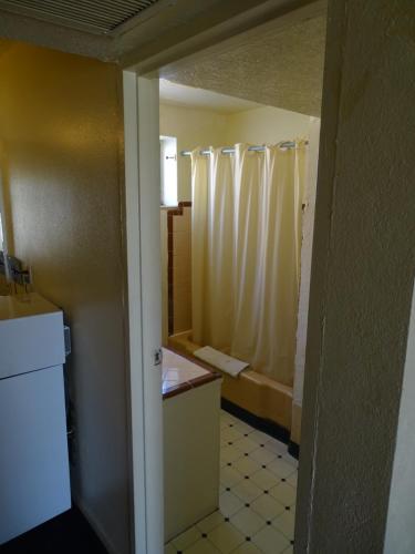 Downtown Inn - image 5