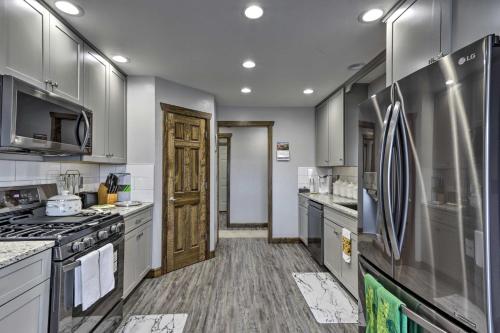 Mtn Home with BBQ 12 Mi to CO National Monument! - image 3