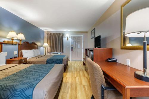 Queen Room with Two Queen Beds - Non-Smoking