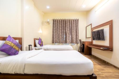Standard Double or Twin Room image 10
