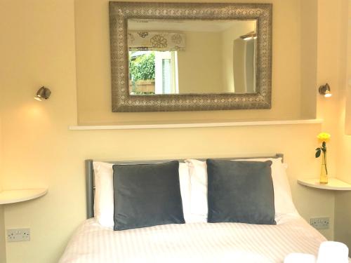 St. Raphael Guest House - main image