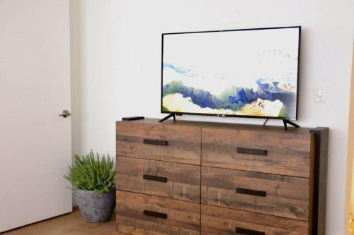 HEART OF WEST HOLLYWOOD MODERN SUITE 2 BEDROOM 2 BATH in Los Angeles, USA
