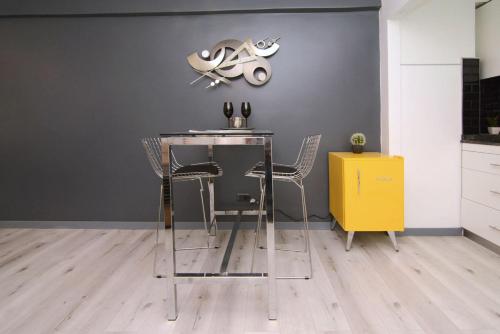 One-Bedroom Apartment image 5