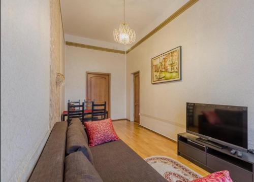 Twin Room Apartment on Nevsky 33