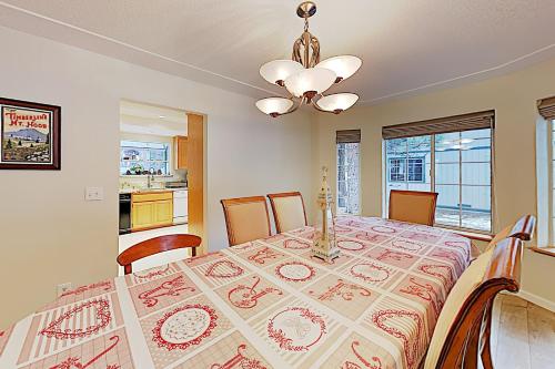 New Listing! Montgomery Estates Ski & Beach Haven home - image 4