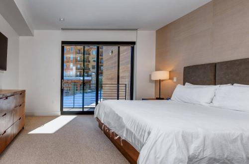 New Listing! All-Suite Ski-In Ski-Out Haven condo - image 4