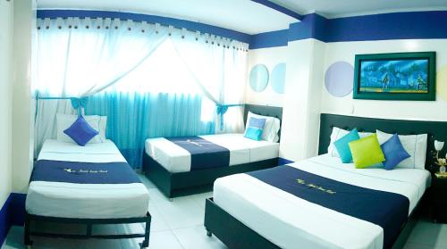 3 twin beds
