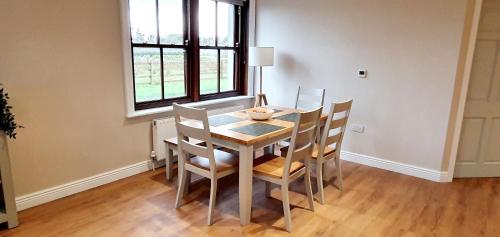 บริการและสิ่งอำนวยความสะดวก, Riverside Marina Apartments in รูสกี