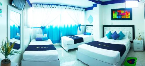 4 twin beds