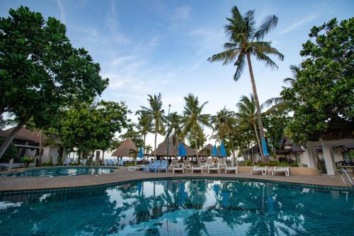 Swimming pool, Southern Lanta Resort in Klong Dao Beach