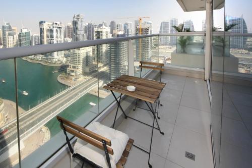 Signature Holiday Homes - Brand New Continental Tower 1 BHK Apartment in Continental Tower - image 2