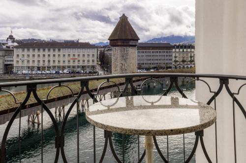 Single room facing the Chapel Bridge and balcony 14 m2
