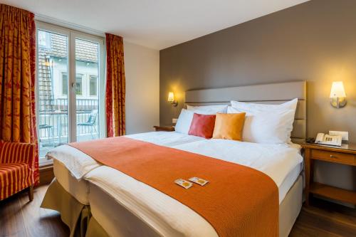 Double room city side with balcony 12m2