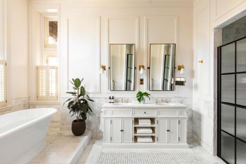 Kimpton Fitzroy London by IHG