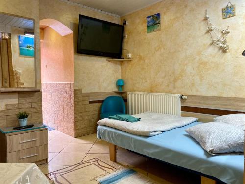 3 twin beds