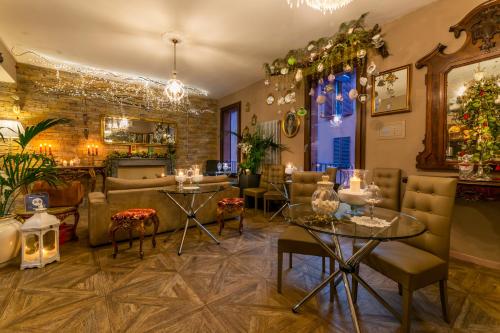 Shared lounge/TV area, 051B&B Room & Breakfast near Archiginnasio di Bologna