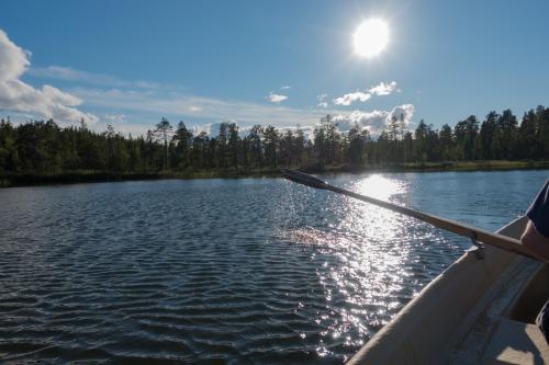 Mökki - The White Blue Wilderness Lodge