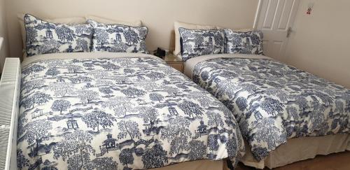 London Luxury 3 Bedroom Flat 1min walk from Underground, with FREE PARKING Sleeps x10, Londýn (fotografie 5)