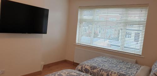 London Luxury 3 Bedroom Flat 1min walk from Underground, with FREE PARKING Sleeps x10, Londýn (fotografie 9)