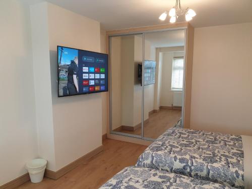 London Luxury 3 Bedroom Flat 1min walk from Underground, with FREE PARKING Sleeps x10, Londýn (fotografie 4)