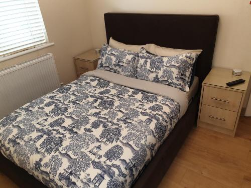 London Luxury 3 Bedroom Flat 1min walk from Underground, with FREE PARKING Sleeps x10, Londýn (fotografie 8)