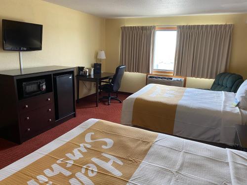 Days Inn & Suites by Wyndham Des Moines Airport