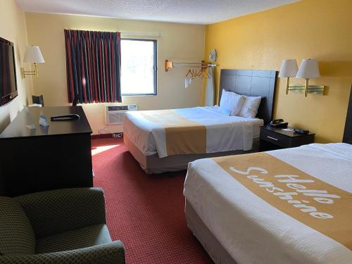 Days Inn & Suites by Wyndham Des Moines Airport