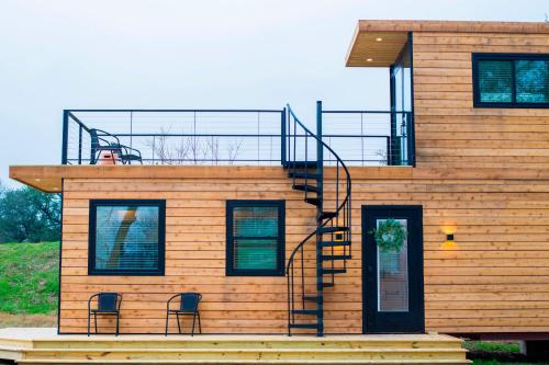 Cool River "Helm" Container Home