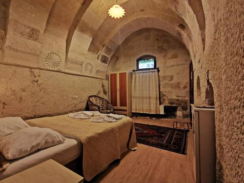 Falcon Cave Suites - image 11