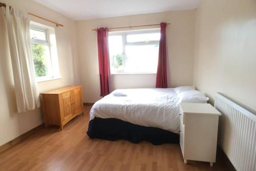Mycityhaven - Spacious House In Yate, Work Away From Home