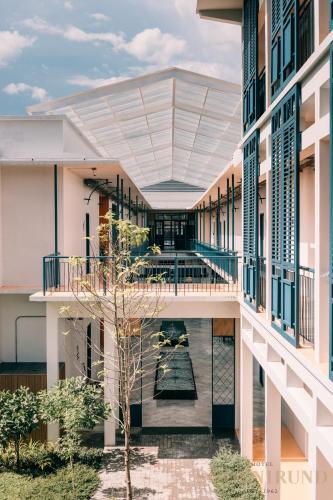 Buitenkant, Sooknirund Hotel near Wat Phra Kaeo (Temple of the Emerald Buddha)