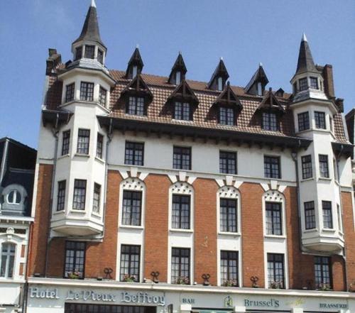 Le Vieux Beffroi Le Vieux Beffroi is a popular choice amongst travelers in Béthune, whether exploring or just passing through. Both business travelers and tourists can enjoy the hotels facilities and services. To be