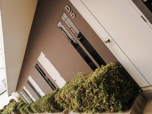 airport house - 출입구